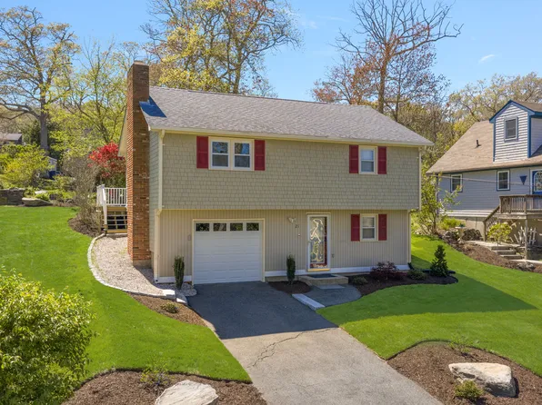 21 Spindrift Dr, Saunderstown, RI 02874