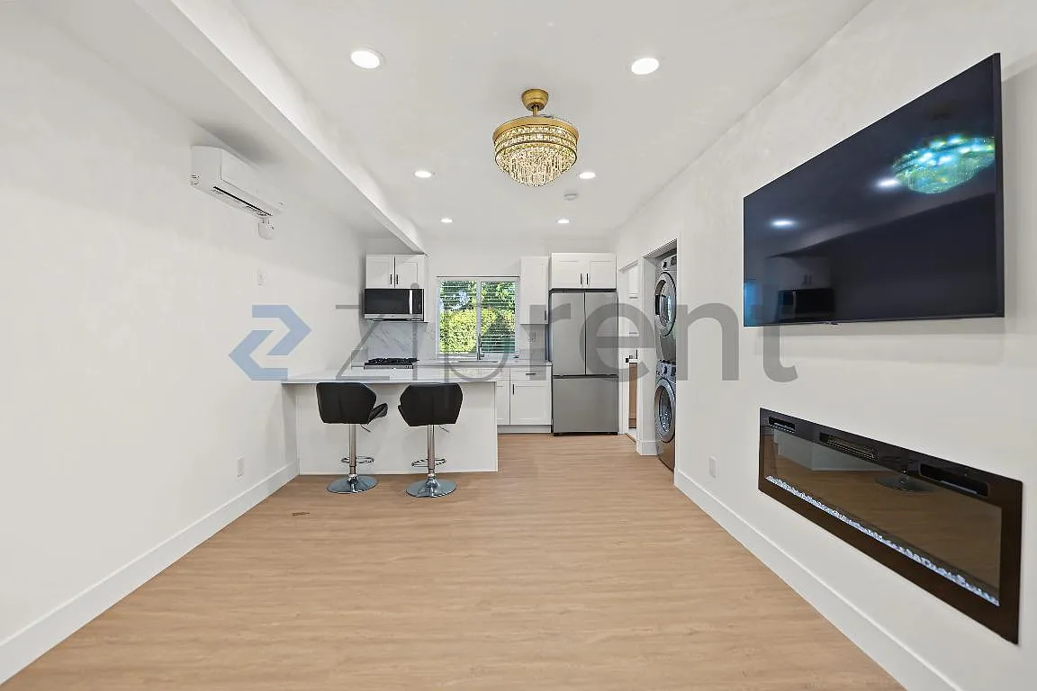 1 bed, 500 sqft, $2,300 — Photo 3