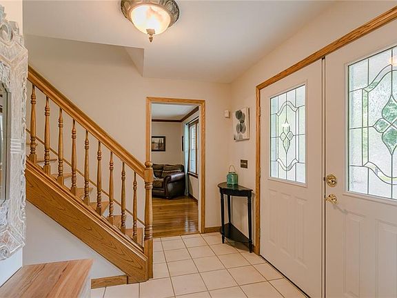 5th image of 17 Glendower Cir