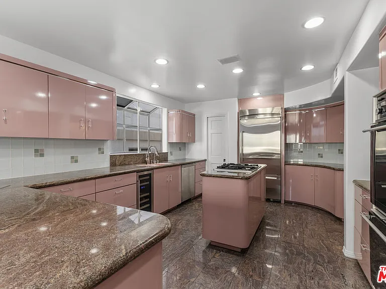 4611 Roma Ct — Photo 11