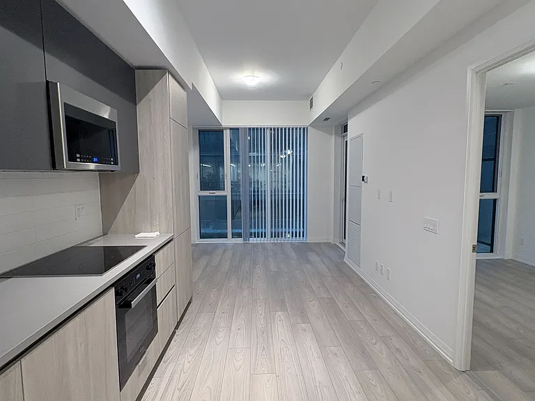 400 King St W #720 — Photo 6