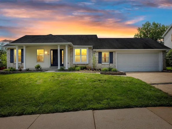 705 Stone Canyon Dr, Ballwin, MO 63021