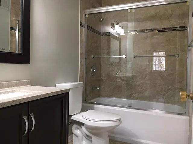 Hall bathroo
