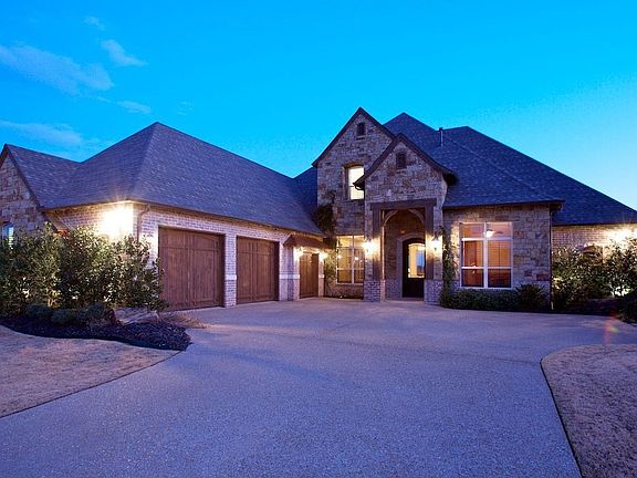 2nd image of 2207 Vienna Dr