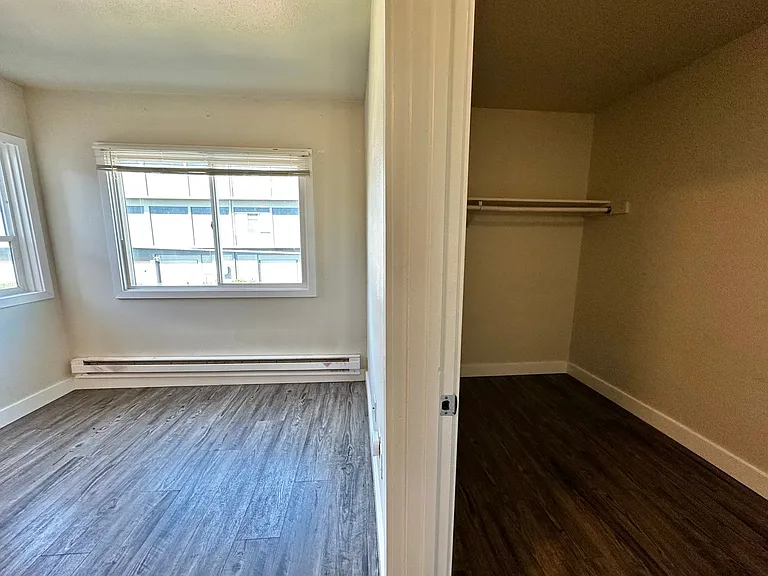 Hilltop Apartments — Photo 11
