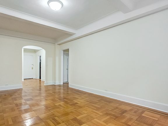 3rd image of 3 E 66th St #5CC