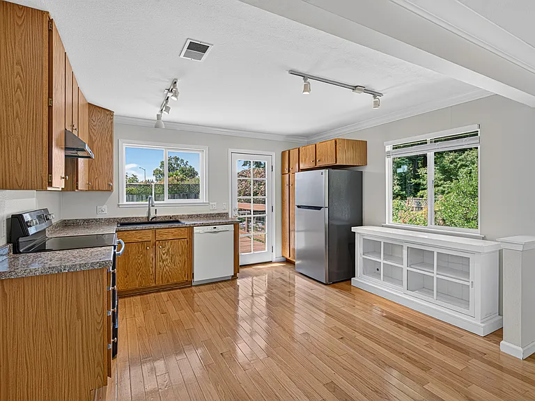 2020 Rivera Dr — Photo 11