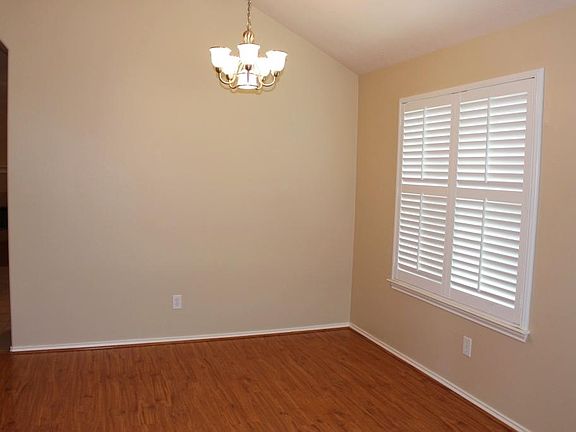 Entertain family & friends in the formal dining room or use it for a study space to work from home.
