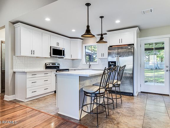 3rd image of 205 Landsdowne Way