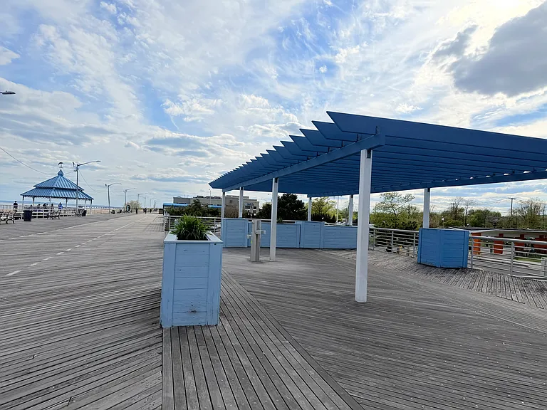 Cedar Ave — Photo 11