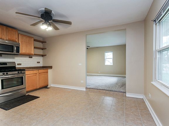 5th image of 22201 Hawthorne Way
