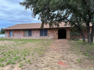 410 S 12th St, Carrizo Springs, TX 78834