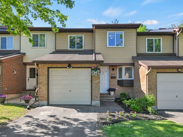 6812 Bilberry Dr #95, Ottawa, ON K1C 3R4