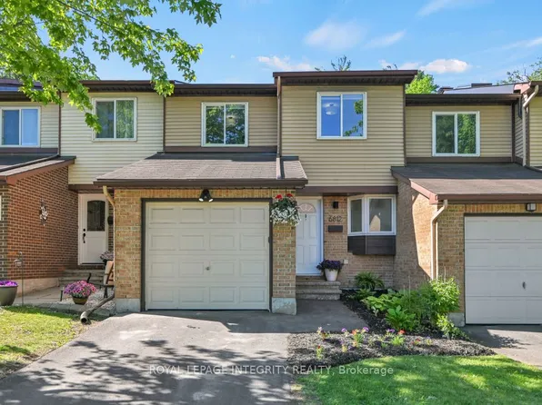 6812 Bilberry Dr #95, Ottawa, ON K1C 3R4