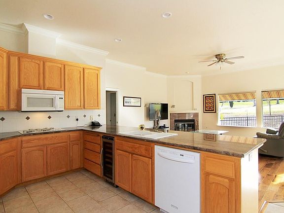 5th image of 825 Paullus Dr