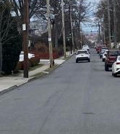4th image of 461 Bard Ave