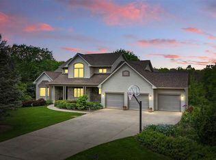 4317 Indian Trl NE, Solon, IA 52333