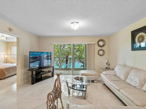 13701 SW 12th St APT 302A, Pembroke Pines, FL 33027
