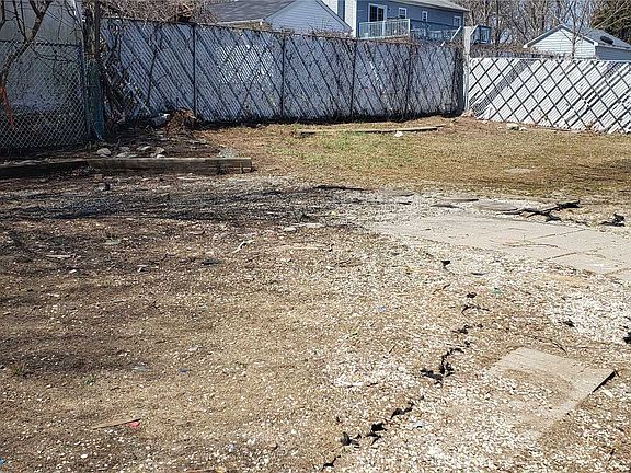 5th image of 202 Hilltop Dr