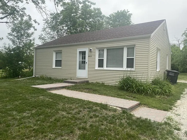 4913 W Minnesota Ave — Photo 1