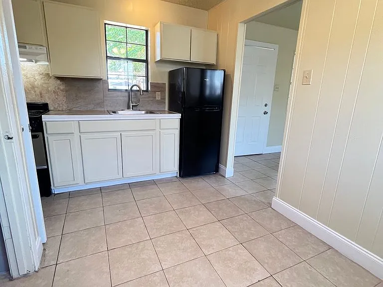 Retama Apartments — Photo 16