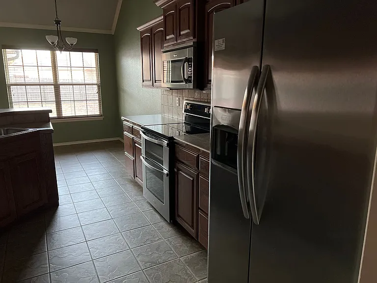 684 Meadows Cir — Photo 7