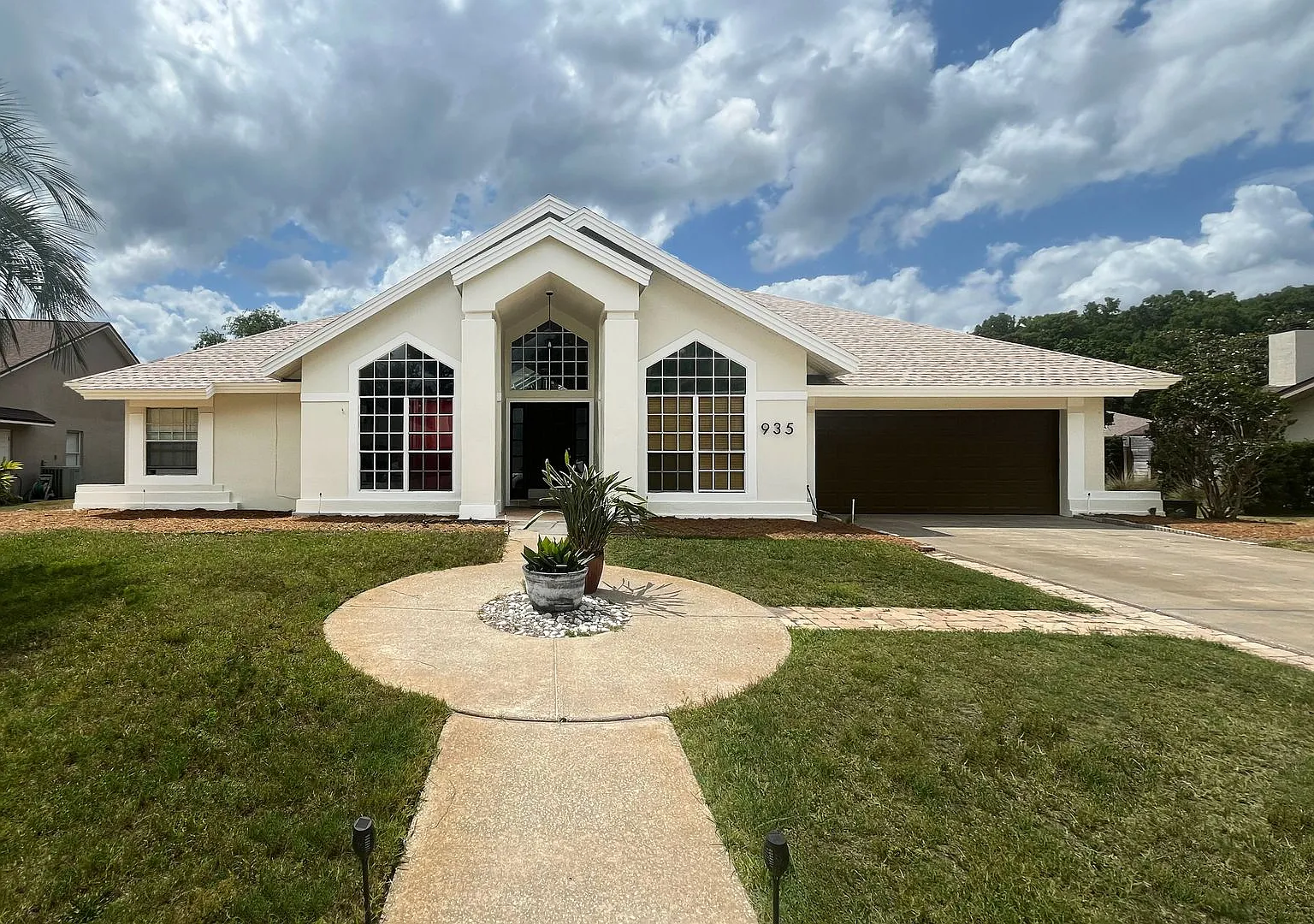 Beautiful 4 Bedroom 2 Bathroom Pool Home in Lake Mary, FL — Photo 1