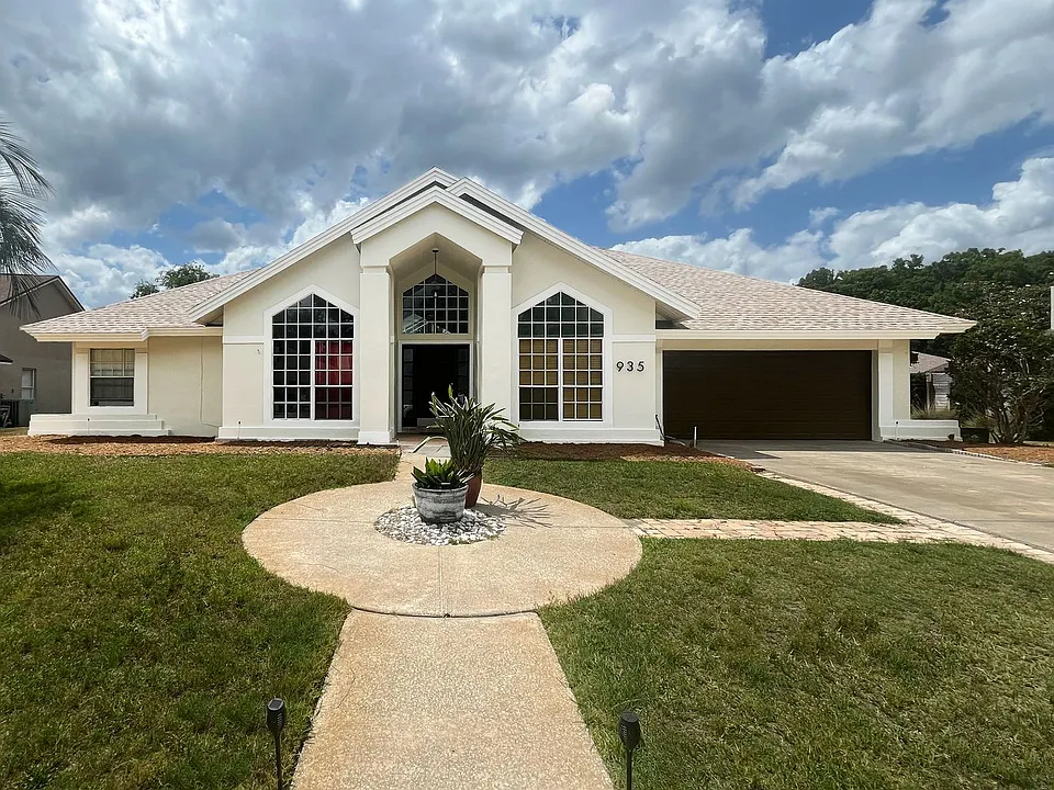 935 Shriver Cir