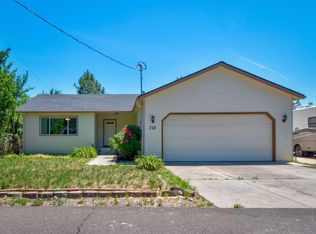 719 S Shasta Ave, Eagle Point, OR 97524