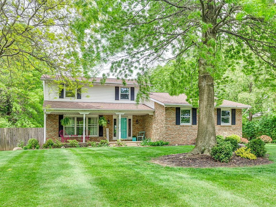 3 bed 2 1/2 bath Colonial