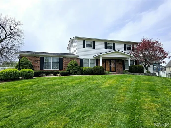 1311 Clairmont Ln, Saint Charles, MO 63303