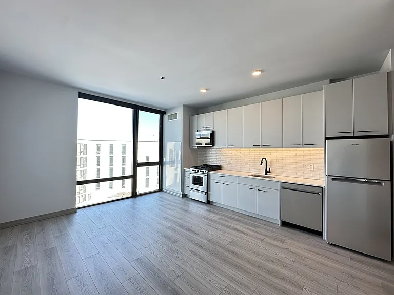 2155 N Elston Ave #17 — Photo 5