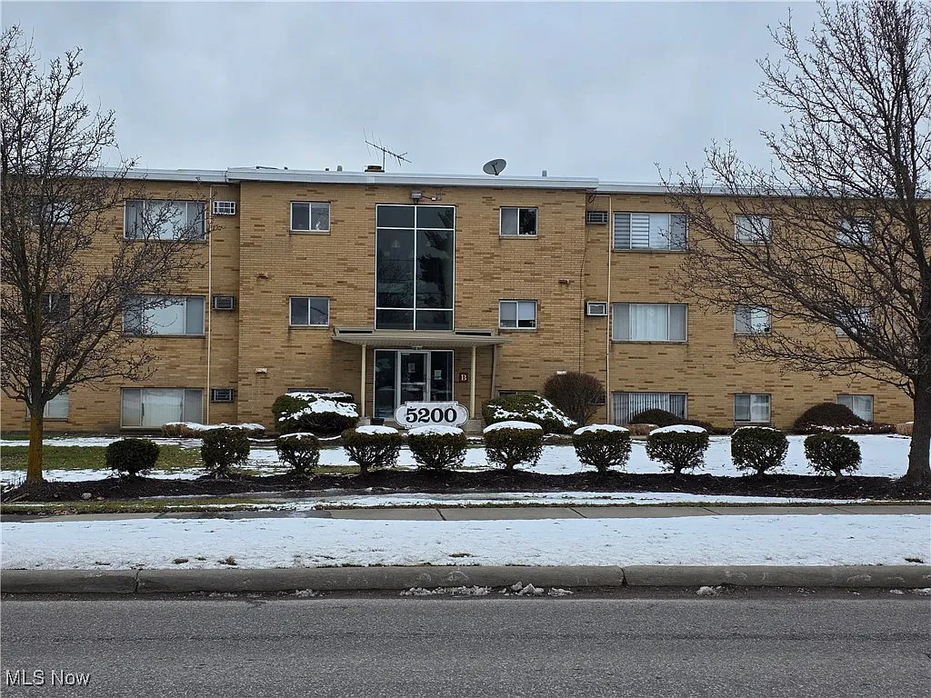 5200 Royalton Rd APT 10C photo 1