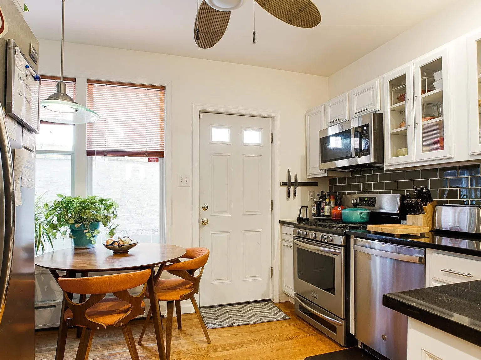 2 bed, 1.5 bath, 1100 sqft, $2,995 — Photo 2