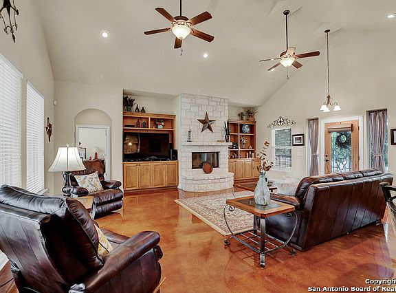 3rd image of 138 Northridge