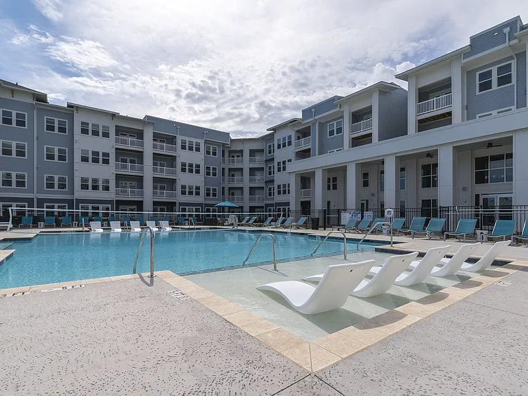Lewis Grand Apartments — Photo 30