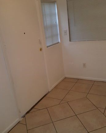 3rd image of 621 Emma St