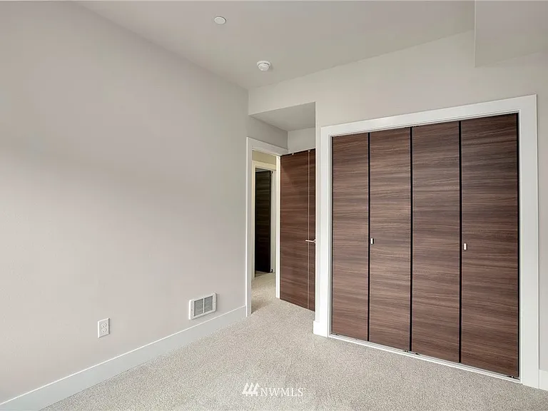 520 Fremont Walk SE — Photo 22