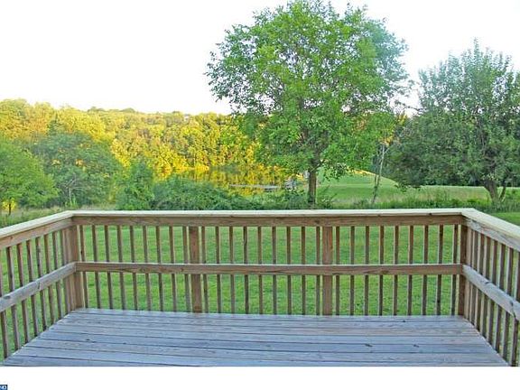 4th image of 73 Helene Ct