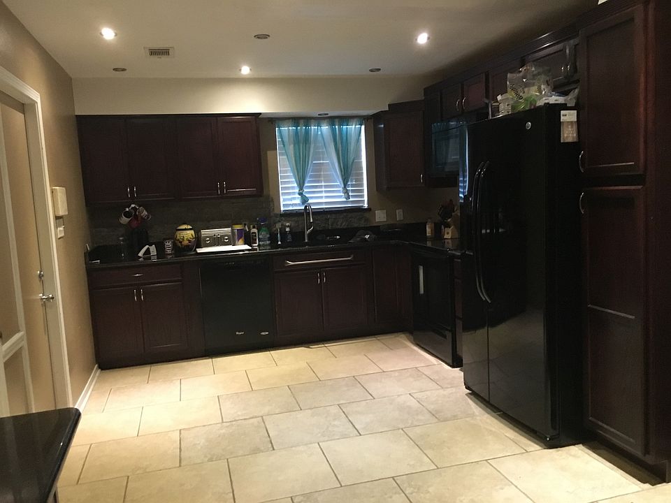 1st image of 214 Westview Dr