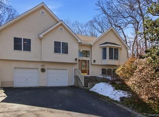 247 Dogwood Dr, Wading River, NY 11792