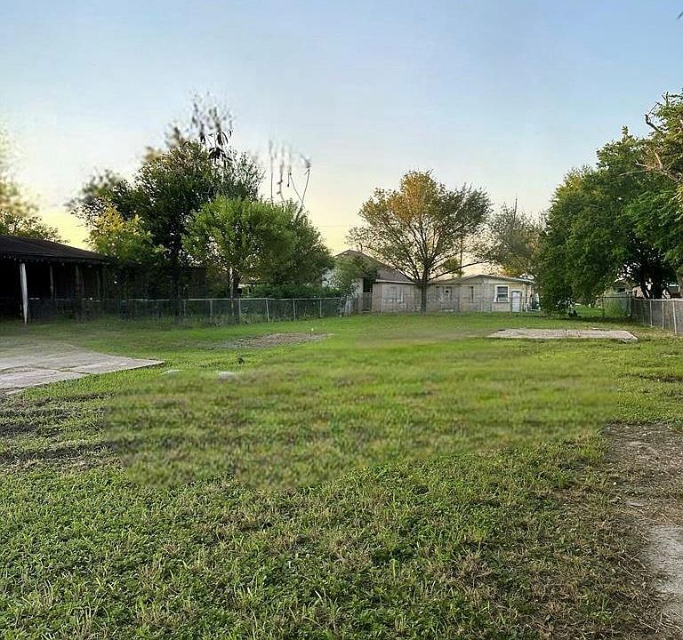 2nd image of 562 Avenida Del Sol