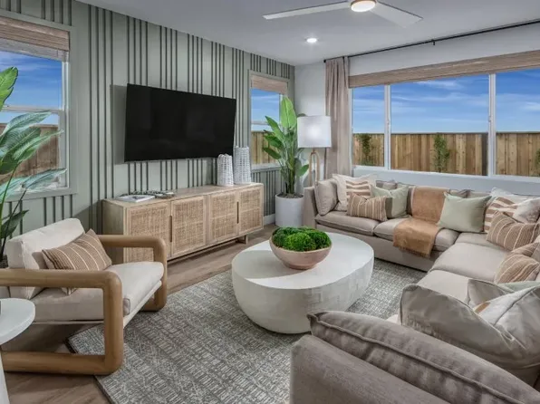 3323 Cascade Dr, Manteca, CA 95337