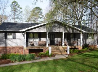 1484 Coneross Point Dr, Seneca, SC 29678