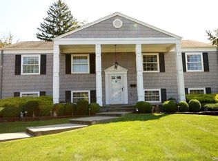 65 Saint Marks Ln, Islip, NY 11751