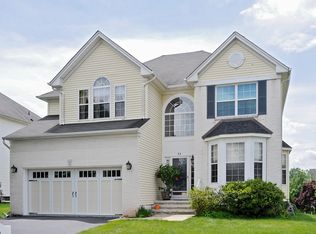 33 Sterling Dr, Bridgewater, NJ 08807