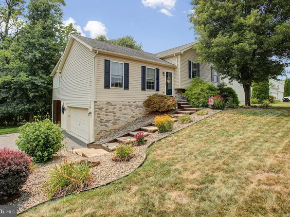 1858 Falcon Ln, Chambersburg, PA 17202