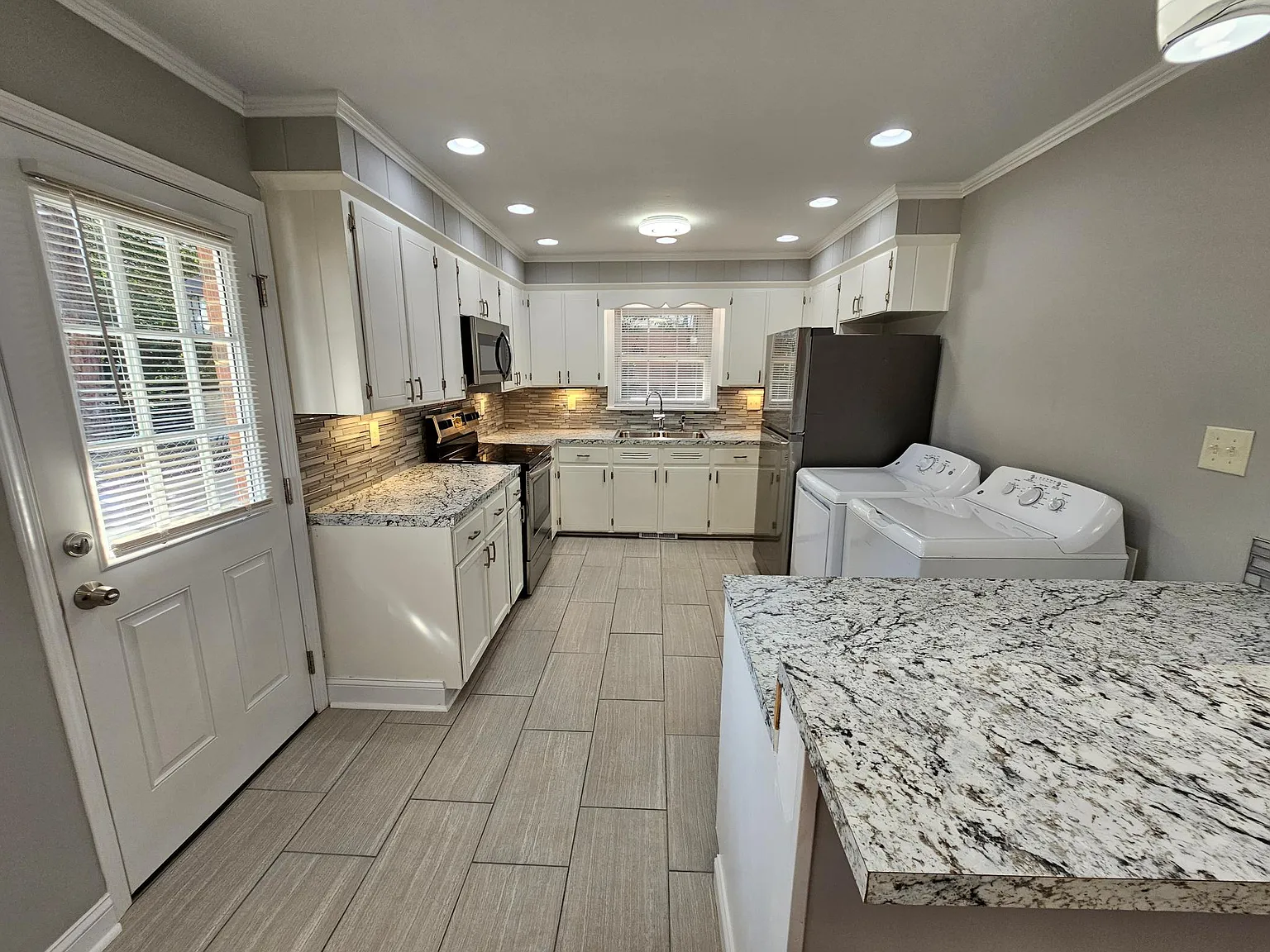 3 bed, 1.5 bath, 1165 sqft, $1,700 — Photo 4