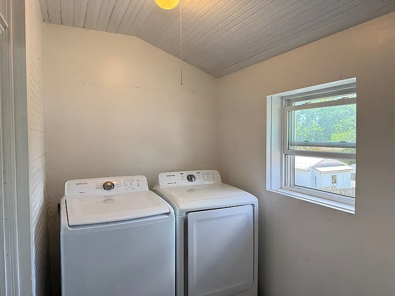 2146 Main St — Photo 11