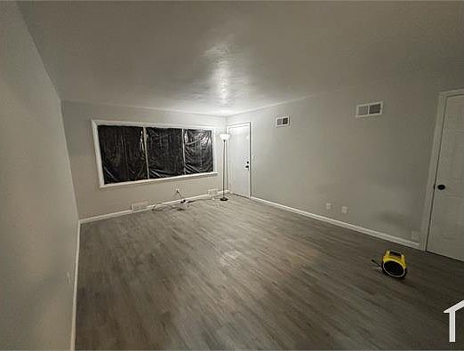 4th image of 8121 W Congress St #2
